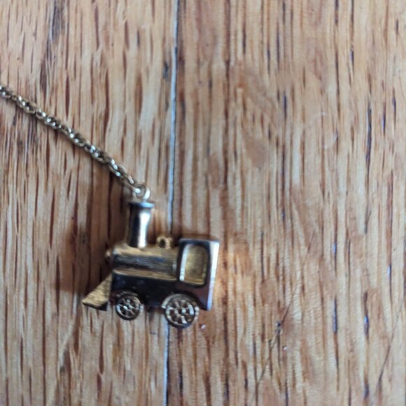 Vintage Trifari long chain necklace with 3 charms 1955-69 - Picture 6 of 10